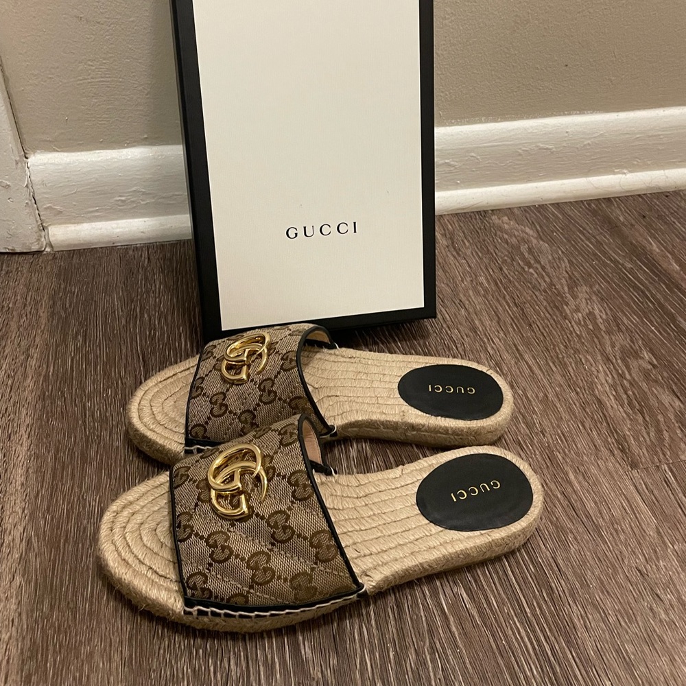 Women Gucci Sandals - Picture 2 of 5